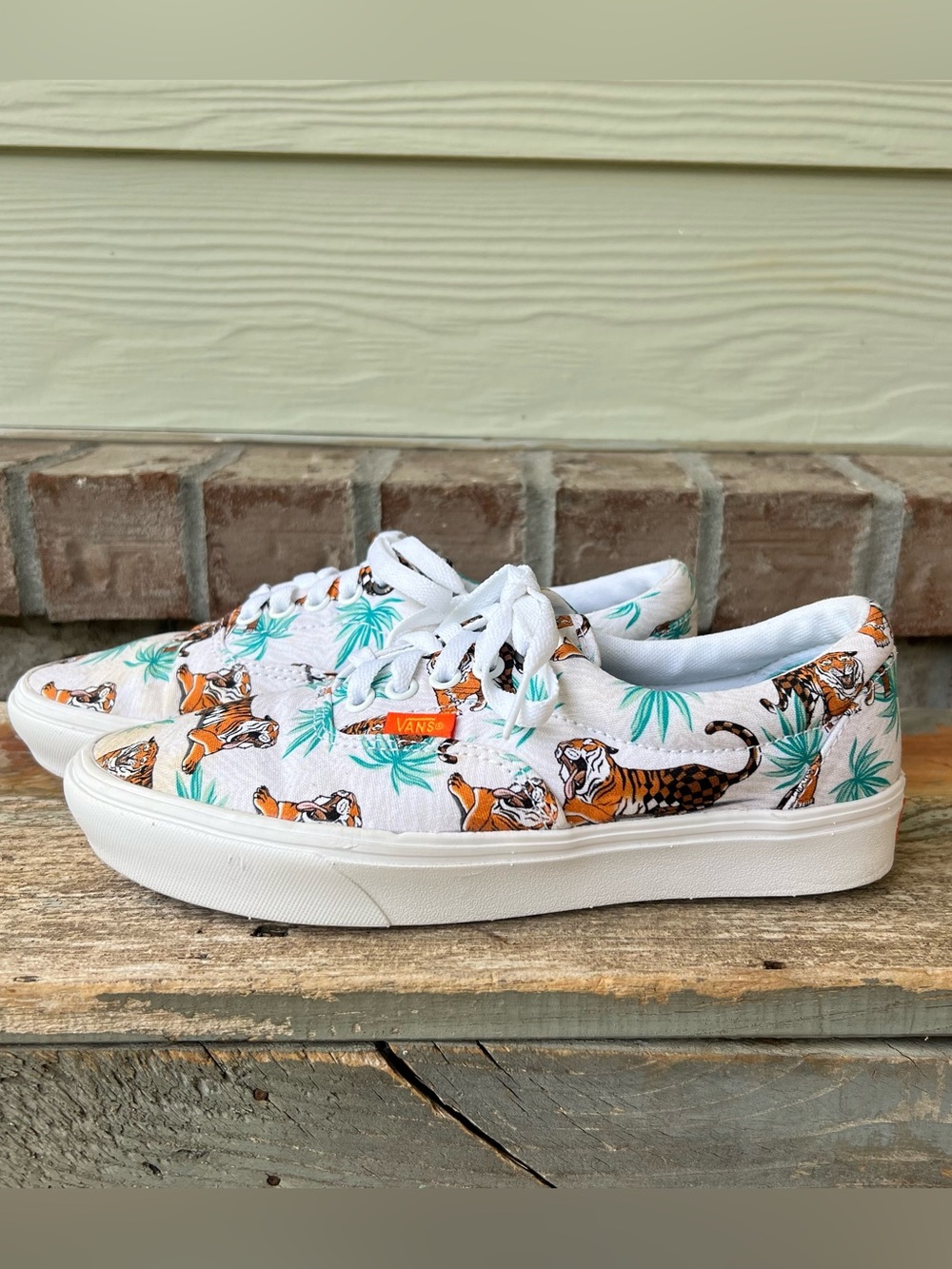 Vans Womens White Tiger Print Low-Top Sneakers Size 8 Discovery Project Cat